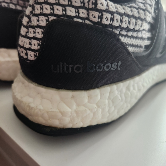 Womens Adidas Ultra Boost Size 8.5 - Picture 3 of 5